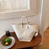 Bolsa de Mão Feminina Grande Capacidade Transfronteiriça Nova Moda Verão 2026 Versátil de Ombro Tote de Alta Qualidade