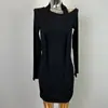 Roupas Femininas de Comércio Exterior Dongdaemun Coreano, Único e Bonito, Puro e Sedutor, Vestido Off-Shoulder que Valoriza a Silhueta com Alças Fluidas e Caimento Bodycon