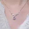 Collar Cuadrado de Diamantes Brillantes, Lujo Ligero para Mujer, Diseño de Nicho con Sensación de Alta Gama, Cadena Delicada para Clavícula, Exquisito Lujo Ligero, un Regalo para Novia