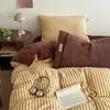 Conjunto de Roupa de Cama Quente Listrado de Inverno em Leite de Pêssego Conjunto de Quatro Peças Capa de Edredom em Fleece Coral Dupla Face Lençol de Flanela com Elástico Conjunto de Três Peças