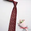 Corbata británica nueva de cuero para hombre con forma de corazón de flor de poliéster corbata de mano corbata de negocios en stock al por mayor