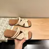 Sandálias Slip-On Bicolores com Laço de Bolinhas para Mulheres 2026 Verão Novo Estilo Feérico Sandálias com Salto Plataforma de Solado Grosso para Combinar com Vestidos