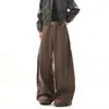 Pantalones negros de alta gama con remaches, corte limpio y curvo para hombre, estilo primavera, silueta relajada, pierna ancha, casual, largos