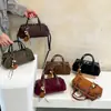 Bolso de mano para mujer estilo comercio exterior, retro, con acabado mate, perfecto para otoño, con una estética europea y americana única, que irradia un ambiente sofisticado y de alta gama, adecuado como bolso de hombro o bolso cruzado.