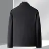 Jaqueta de couro masculina novo estilo com gola alta, adequada para primavera e outono, uma peça clássica de couro para homens de meia-idade, perfeita para ocasiões de negócios