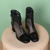 Botas de moda em malha de salto alto, botas curtas versáteis e estilosas para mulheres, verão 2026, bico quadrado, novo design vazado em couro envernizado