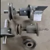 Juego completo de accesorios para máquina de alimentación, que incluye ensamblajes de máquina con trituradora integrada, componentes pequeños de mezcladora y un juego completo de poleas, ejes y cabezales de rodamiento