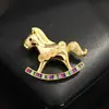 Novo Produto, Fique Rico Imediatamente, Broche Exquisito Colorido de Pônei Cravejado com Diamantes, Alfinete Animal Versátil Dourado do Zodíaco Fofo para Homens e Mulheres