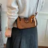 Bolso de hombro de gamuza estilo coreano para mujer para otoño de 2026, moderno y versátil, nuevo bolso cruzado de un solo hombro para el trabajo, diseño simple