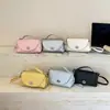Nova bolsa de ombro versátil de moda coreana e japonesa para mulheres, adequada para o trabalho e para o dia a dia, com um toque de nicho de alta qualidade, bolsa de mão quadrada pequena com grande capacidade
