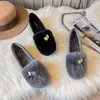 Novos Sapatos Casuais Loafers Franceses de Moda Outono/Inverno 2026 para Mulheres, Sapatos Peludos com Forro de Pelúcia, Sapatos de Algodão com Solado Grosso para Comércio Transfronteiriço
