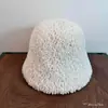 Sombrero de cubo de terciopelo de cordero estilo coreano para niñas, sombrero de cúpula pequeño de felpa lindo, sombrero de pescador cálido simple de color puro