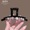 Pinza Cuadrada de Garra Nueva Decorada con Perlas de Lujo Ligero para Mujer Pinza Tiburón de Gama Alta Accesorios para el Cabello Versátil Pinza para Moño en la Parte Posterior de la Cabeza