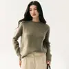 Macio e confortável, com um caimento relaxado! Este suéter de cashmere feminino, com corte solto, ombros caídos e gola redonda, apresenta um design casual com bainha enrolada e é perfeito como uma camada base de tricô.