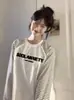 Camiseta de Manga Larga con Diseño de Nicho de Empalme de Color Contrastante Creativo Estampado de Letras Moda Femenina Versátil Cuello Redondo Top Holgado