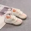 Zapatos para niñas 2026 otoño nuevo zapatillas deportivas de cuero para niños zapatos blancos para niñas zapatos deportivos ligeros para niños
