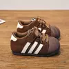 Zapatillas infantiles estilo retro, antideslizantes, adecuadas para primavera y otoño, estilo de entrenamiento alemán, suela blanda, para niños pequeños que están aprendiendo a caminar, unisex, 2026