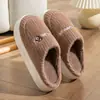 Zapatillas de Invierno Nuevas de Algodón para Hombre con Punta Cerrada, Forro de Felpa, Suela Cálida y Suave, Zapatillas de Algodón Antideslizantes y Sin Olor para el Hogar en Interiores para Mujer
