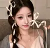 Presilha de mola com laço de fita de strass estilo balé, um acessório de cabelo estilo princesa para franjas laterais, adicionando um toque de elegância ao seu penteado