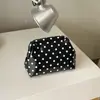 Bolso de mano de lujo ligero transfronterizo con tacto exquisito y relajado, nuevo modelo 2026, gran capacidad, popular diseño de lunares, bolso de noche moderno y versátil