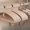 2026 Nuevo Hombrera Antideslizante Sin Costuras con Forma de Semicírculo Anti-Abultamiento Percha para Ropa Percha Percha Buena para Usar Modelo Duradero