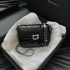 Bestseller transfronterizo: bolso pequeño bordado estilo Chanel de lujo ligero para mujer, nuevo bolso pequeño de cadena de bola dorada 2026, bolso de hombro y bandolera moderno y versátil