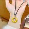 Gira el Colgante Gankun Arena Dorada con Hebilla de Seguridad Cuadrada de Ocho Lados Collar de Oro Simulado Colgante de Anillo de Mahjong Como Cuerda