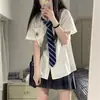 Camisa de Manga Corta Estilo Universitario JK para Mujer Camisa Blanca Básica Bordada Estilo Escolar Top Holgado Versátil