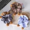 Acessórios de cabelo de urso de pelúcia xadrez estilo coreano, um acessório de cabelo fofo e versátil para meninas, perfeito para estilizar cabelos curtos, e um elástico de cabelo moderno para lavar o rosto