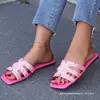 Pantuflas Planas de Talla Grande para Mujer, Nuevo Estilo de Moda Europeo y Americano 2025, Adecuadas para Vacaciones y Ropa de Playa