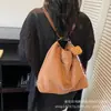 Bolsa de grande capacidade transfronteiriça feminina nova design retrô estiloso senso de design mochila casual para o dia a dia bolsa de ombro único moderna