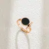 Anillos Redondos Negros Estilo Coreano y Japonés, Accesorios de Moda Personalizados de Acero de Titanio, Anillos de Celebridad de Internet que No se Desvanecen, Venta al por Mayor de Fábrica en Stock