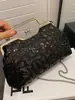 2026 Nuevo Bolso de Mano tipo Clutch con Lentejuelas Láser Transfronterizo para Fiesta con Textura de Moda, Correa de Hombro con Cadena y Diseño en Forma de Concha