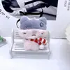 Nuevo Gato Negro de Peluche Chirriante con Ojos Cerrados Dibujo Animado Colgante Accesorio para Bolsas y Ropa Llavero Versátil Adorno de Muñeca