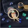 Broche de loro de aleación retro con diamantes de colores, Versátil, Ramillete de animal de alta gama para traje, Accesorios de ropa lujosos y exquisitos