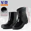 Botas de lluvia 2026 moda estilo minimalista caña baja invierno media pantorrilla todo el año botas de lluvia casuales suela gruesa impermeables para estudiantes