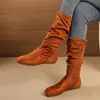 Botas femininas plus size de cano médio transfronteiriças, novo estilo outono e inverno 2026, zíper lateral, botas de salto bloco estilosas, botas western de camurça com sola reta