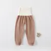 Calça longa de algodão puro para bebês recém-nascidos, cintura alta protetora da barriga, calça legging de outono para bebês de poucos meses, calça infantil Classe A de cintura alta