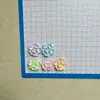 Novos Prendedores de Cabelo DIY de Flor de Rosa Colorida em Camada Dupla, Acessórios de Cabelo, Capas de Celular, Tamancos, Ímãs de Geladeira e Acessórios Decorativos