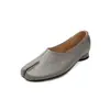 Sapatos Femininos de Couro Bovino de Primeira Camada com Biqueira Dividida, Sapatilhas de Salto Baixo Estilo Casco de Porco, Novo Estilo Primavera e Verão, Couro Genuíno, Estilo Coreano, Sapatilhas Confortáveis de Boca Rasa, Sapatos Femininos