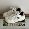 Estilo Campus Sapatos Pretos Fofos para Mulheres 2025 Novos Tênis Acolchoados de Verão Versátil Casual Nicho Sapatos de Treinamento Moral