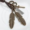 Colgante de hoja de cuerda de cuero de vaca artístico vintage, estilo hip-hop, para hombre, cadena de suéter, collar de celebridad de Internet con cuerda larga de cuero, a la moda