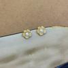 Pendientes sencillos de flores de circonita con microincrustaciones de estilo japonés y coreano, pendientes de perlas de agua dulce para mujer, pendientes sencillos de lujo ligeros de alta gama.