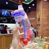 Taza de pajita de dibujos animados creativos populares para niños, asa portátil, taza de agua para estudiantes, taza de plástico portátil para parejas de celebridades de internet, venta al por mayor