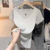 Camiseta Simples e Estilosa de Manga Curta para Mulheres, Verão 2026, Corte Slim, Petite, Valoriza a Silhueta, Gola V, Top Canelado que Mostra a Clavícula