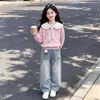 Conjunto de dos piezas para niña de principios de otoño, casual, juguetón, top azul marino con cuello de color contrastante, estilo coreano, dulce, lindo, con conejito, jeans