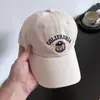Boné de Baseball Bordado com Urso Fofo Estilo Coreano para Mulheres, Primavera e Verão, Faz o Rosto Parecer Menor, Top Macio, Boné Versátil de Aba Larga Bico de Pato, Marca da Moda para Homens