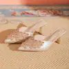 Novidade Primavera e Verão 2025 Chinelos Meio Sapato Elegantes de Strass Estilo Francês Sandálias de Salto Alto Bico Fino Tamanho Grande Femininas para Uso Externo