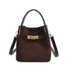 Bolso pequeño de mano con acabado mate texturizado para mujer, nuevo bolso tipo cubo retro otoño/invierno 2026, bolso de hombro/cruzado elegante y versátil