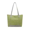 La popular bolsa de mano fresca de este año para mujer, nuevo estilo otoño 2026, bolso de hombro único de bloques de color de lunares, bolso para el hombro para el trabajo